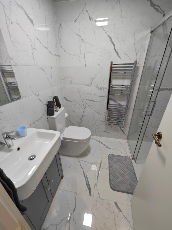 2 Bedroom Flat In Wood Green Piccadilly Line London Exteriör bild