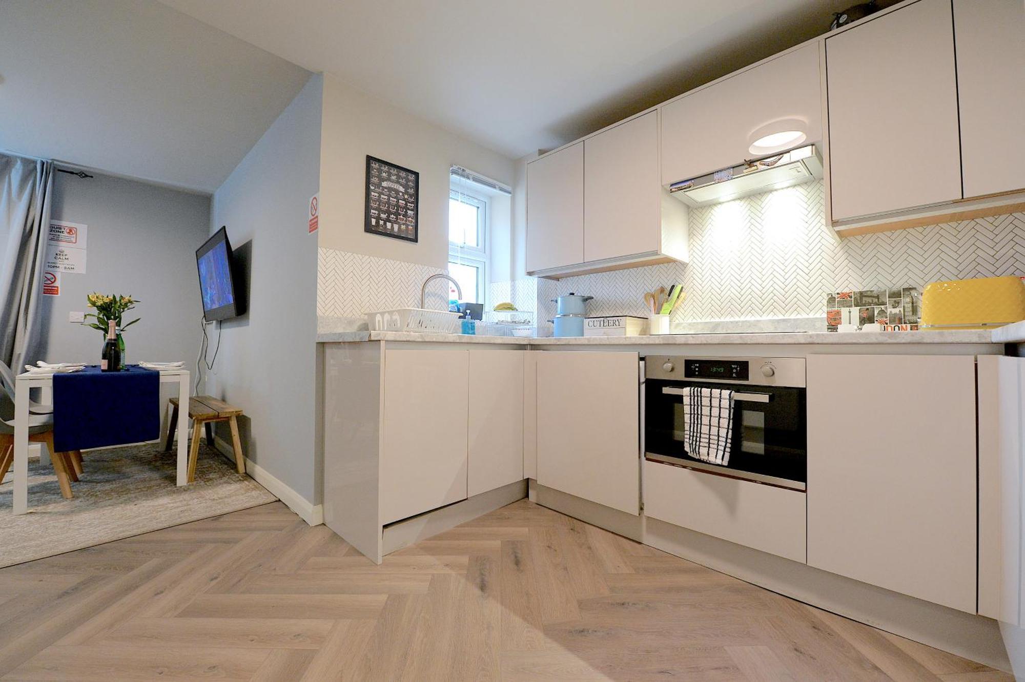 2 Bedroom Flat In Wood Green Piccadilly Line London Exteriör bild